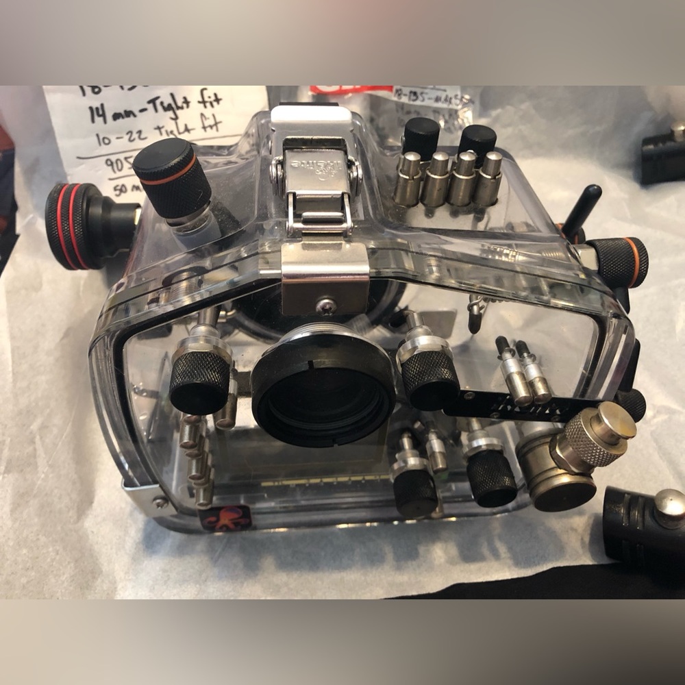 UNDERWATER CAMERA SET- Fully equipped Ikelite Underwater House & Canon 7D Camera